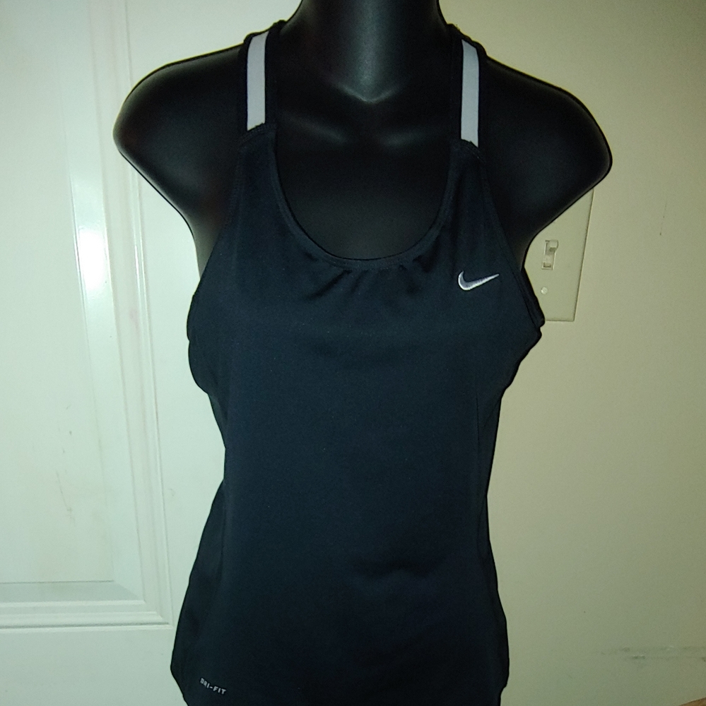 Nike Dri-fit Medium Fitness Top UEC
